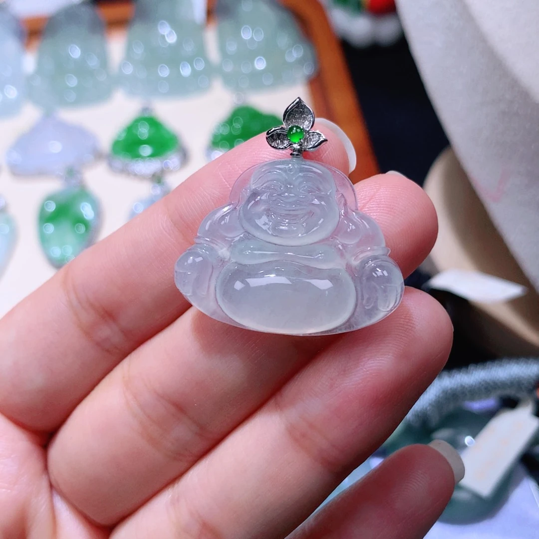 颈饰18K金镶嵌翡翠佛公