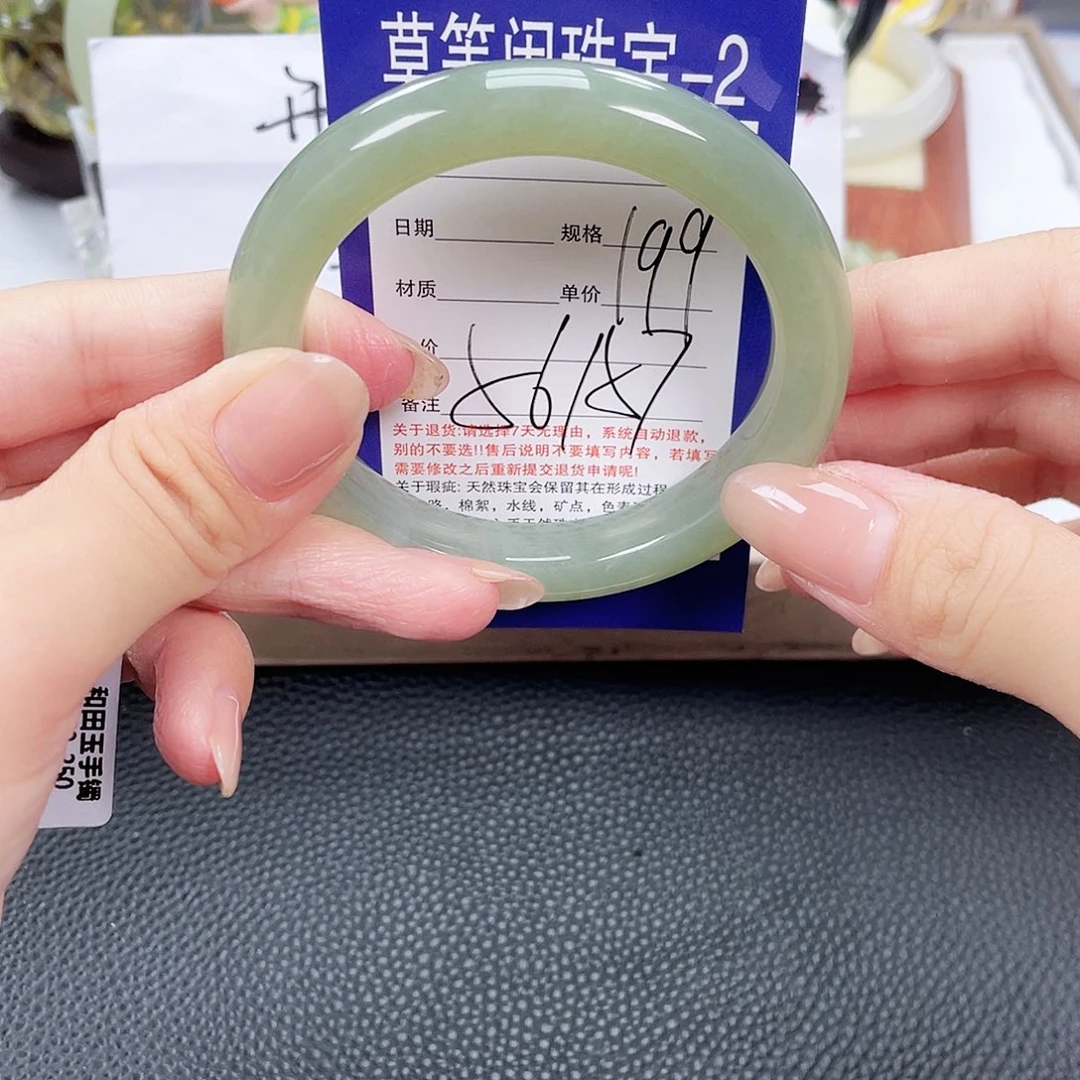 和田玉未镶嵌手镯