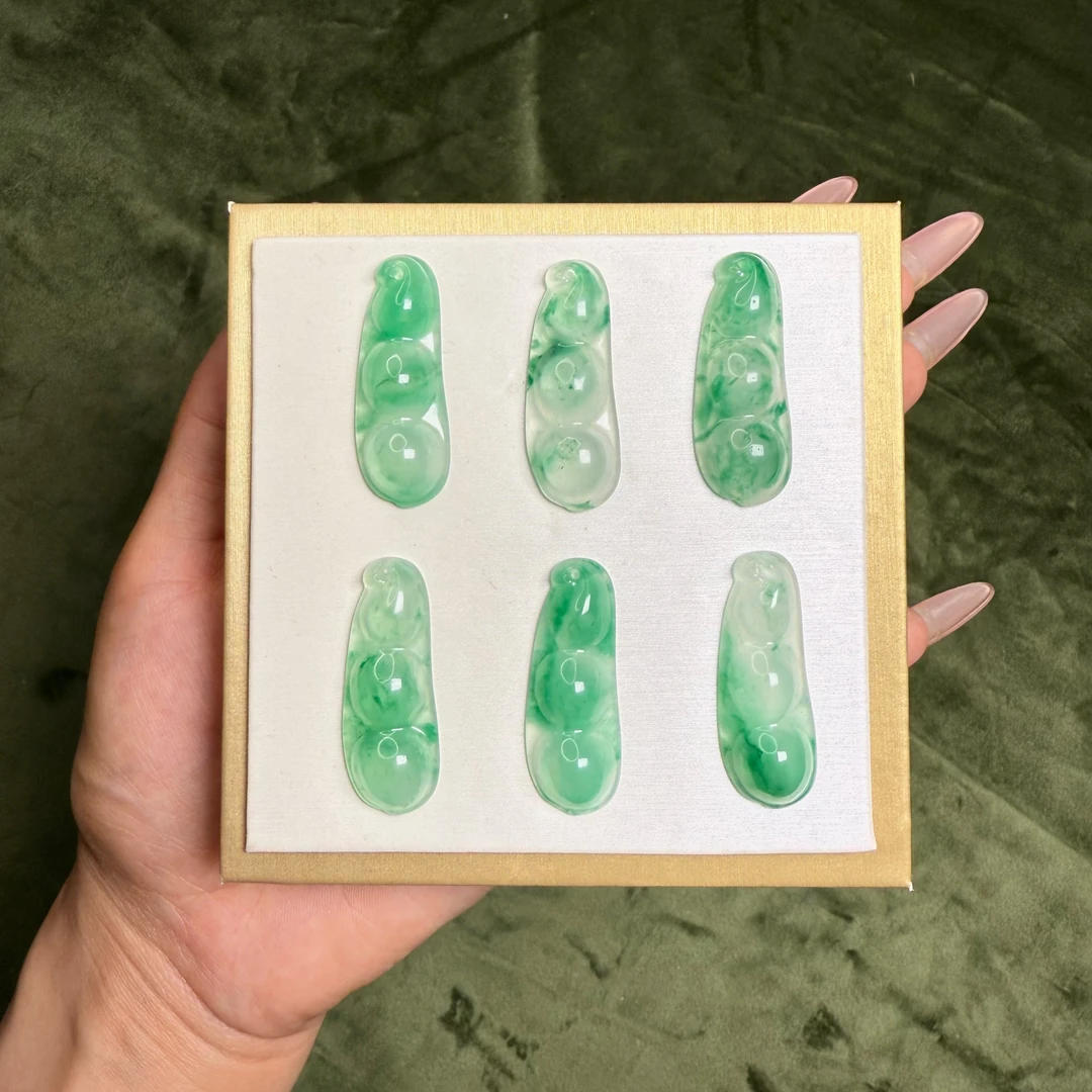 天然玉石非洲翠高冰飘花豆子吊坠独龙玉福豆挂坠（多样性拍一发一）