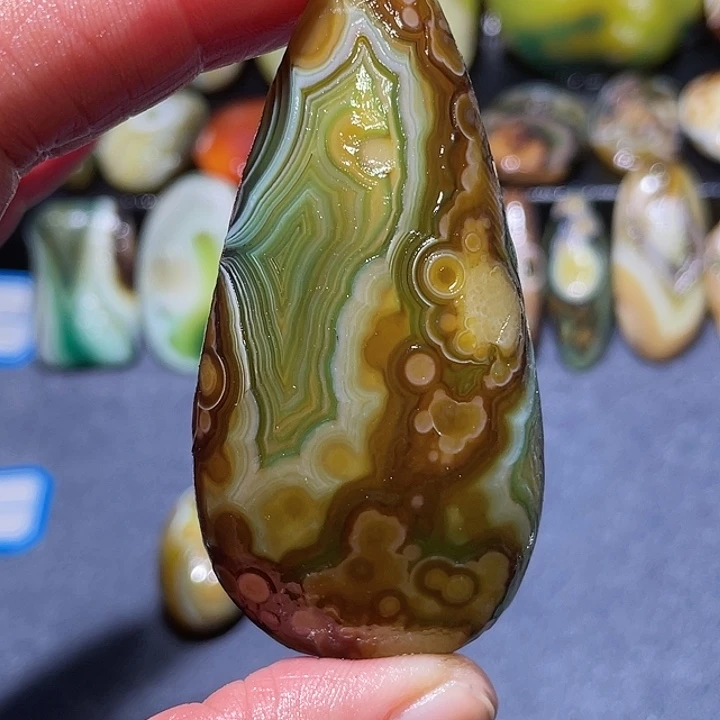 玛瑙/玉髓未镶嵌珠宝奇石