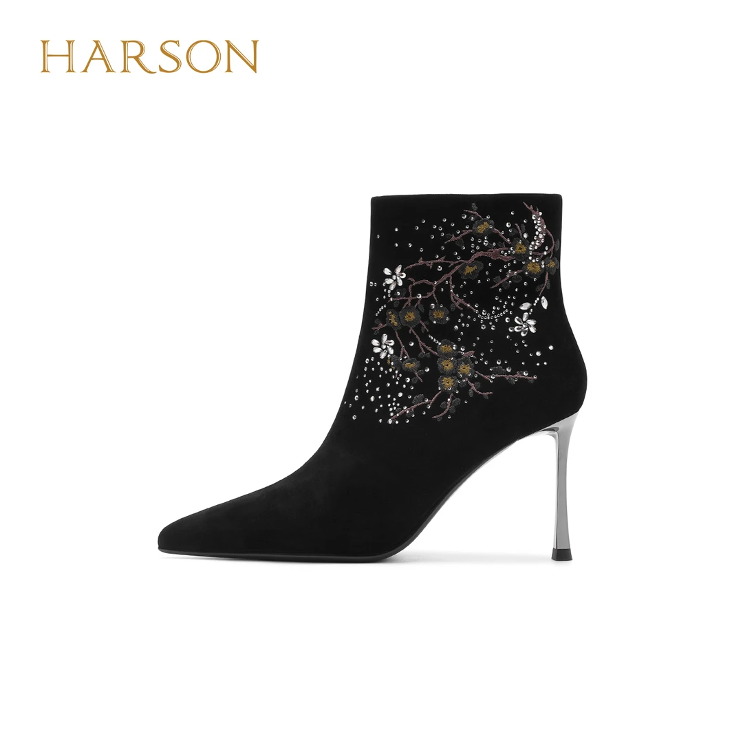 哈森尖头细高跟时装靴新中式黑色绒面女短靴2025冬新品HA257165