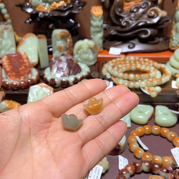 岫岩河磨玉（透闪石质玉）未镶嵌挂件三****跑