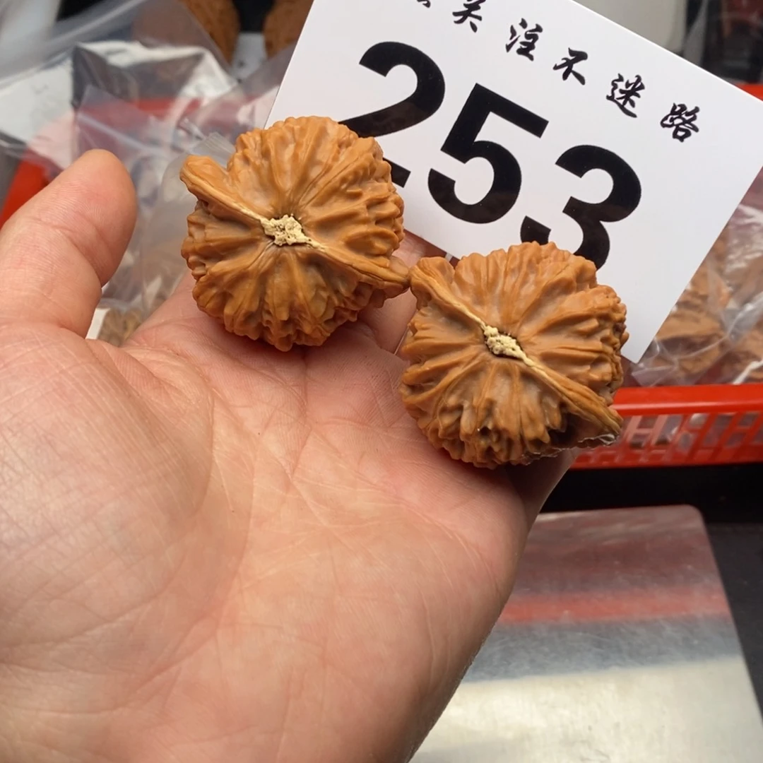 文玩核桃吊坠46宫灯