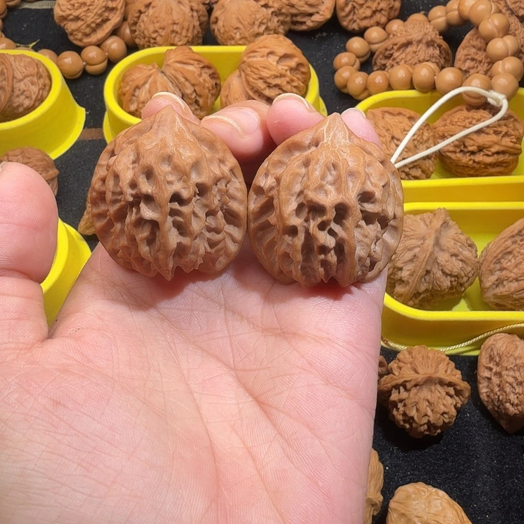 文玩核桃吊坠大龙
