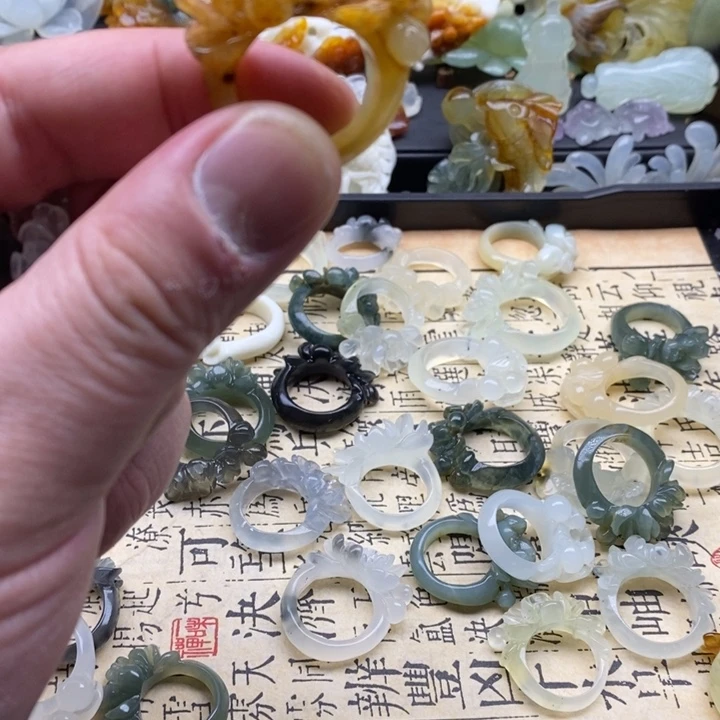 喜***宴蛇纹石玉合金颈饰