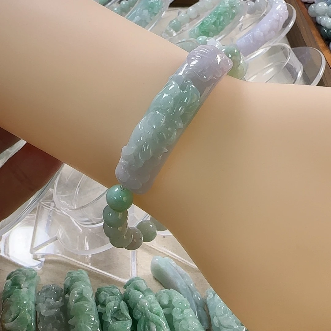 翡翠未镶嵌颈饰手牌