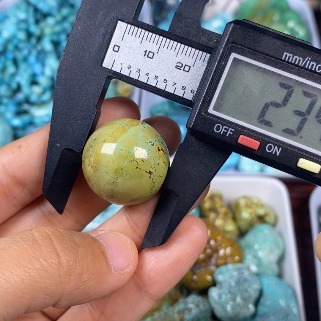 绿松石未镶嵌颈饰