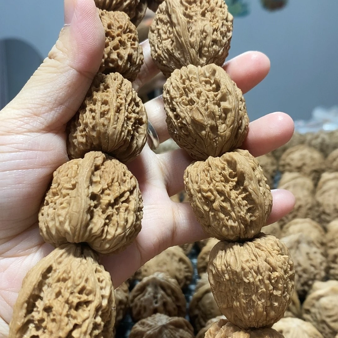 文玩核桃吊坠南疆有黄