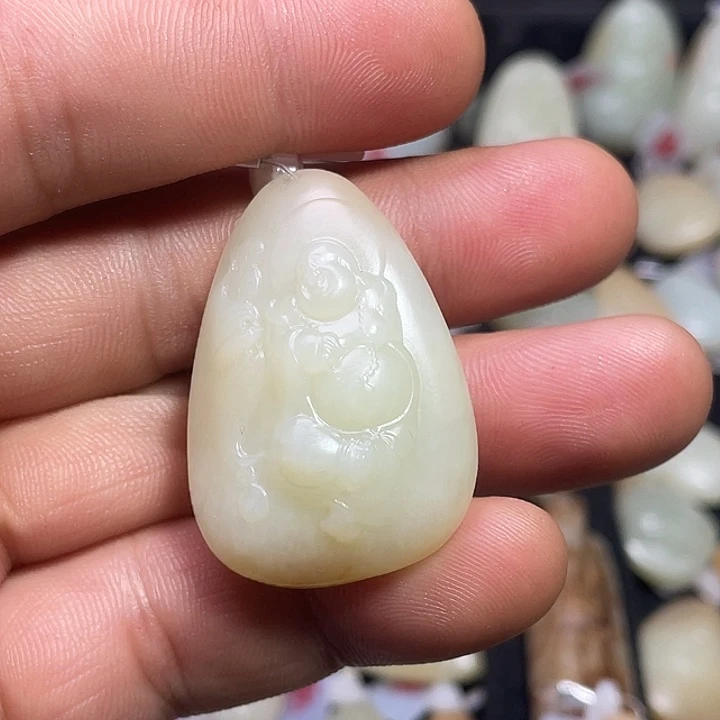 和田玉（糖玉）未镶嵌吊坠(不含链)浅***眠吊坠
