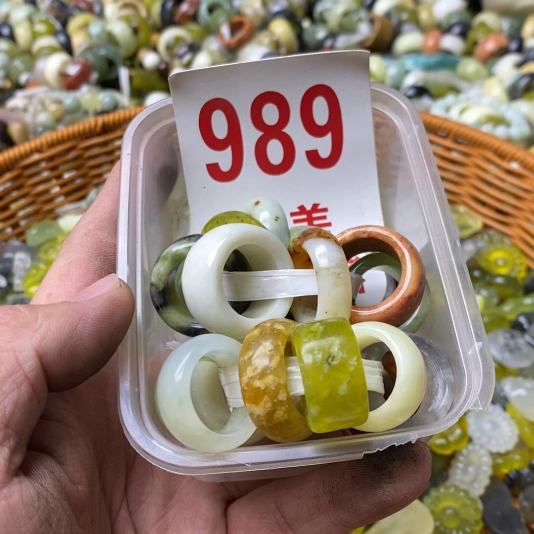 蛇纹石玉挂坠未镶嵌