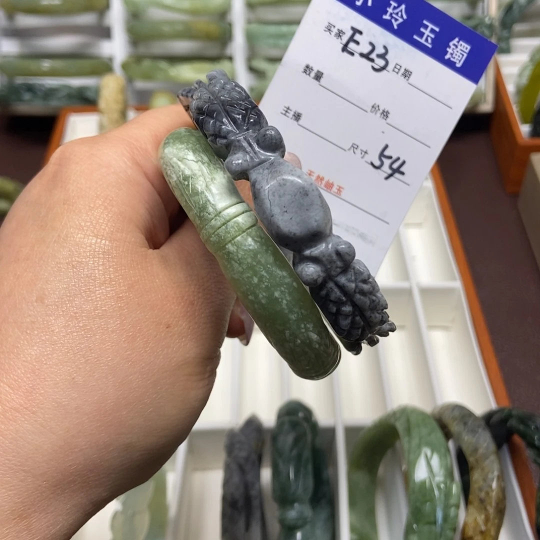 蛇纹石玉手镯未镶嵌