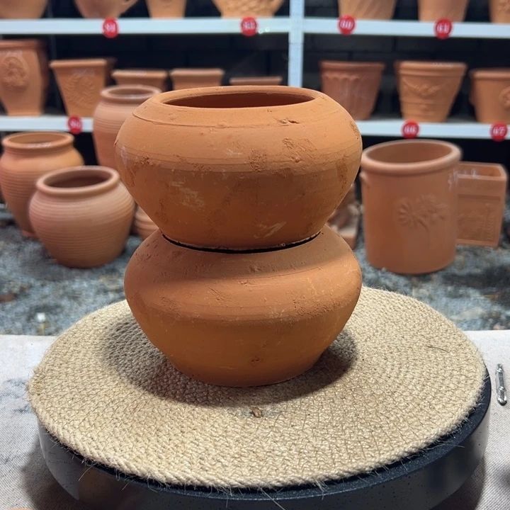10.5×9 两个红陶微瑕