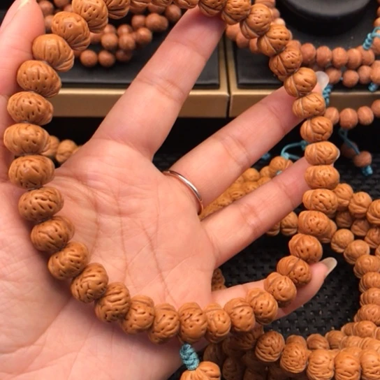 红***尾吊坠桃核蟠桃手持