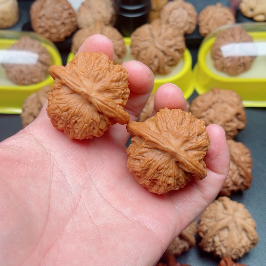 文玩核桃吊坠血麒麟狮子头42.5×40×37