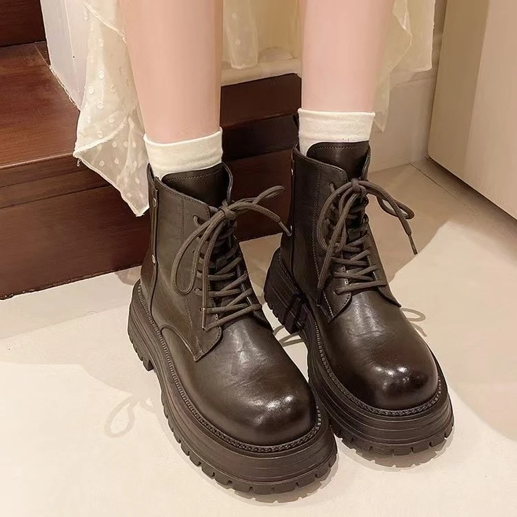 2025秋季新款时尚百搭英伦风厚底复古圆头马丁靴