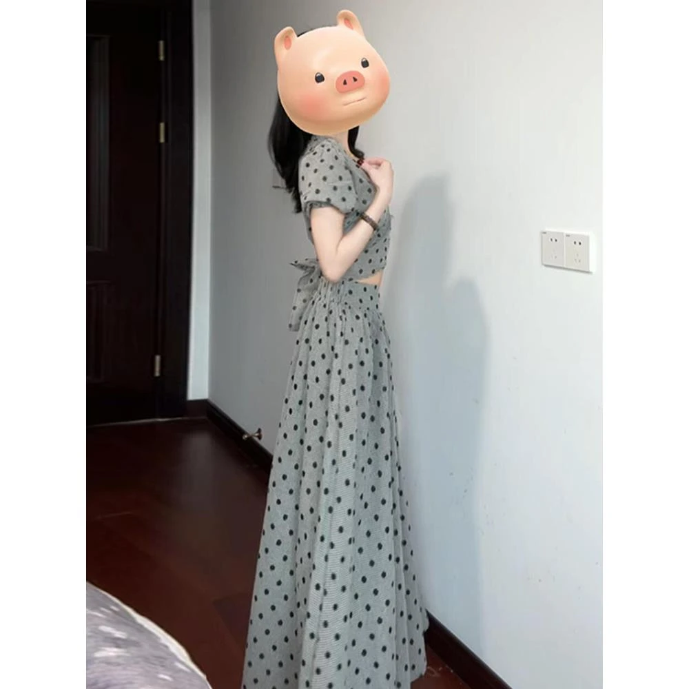 2025早春新款法式灰色波点收腰v领连衣裙子女夏季设计感气质长裙
