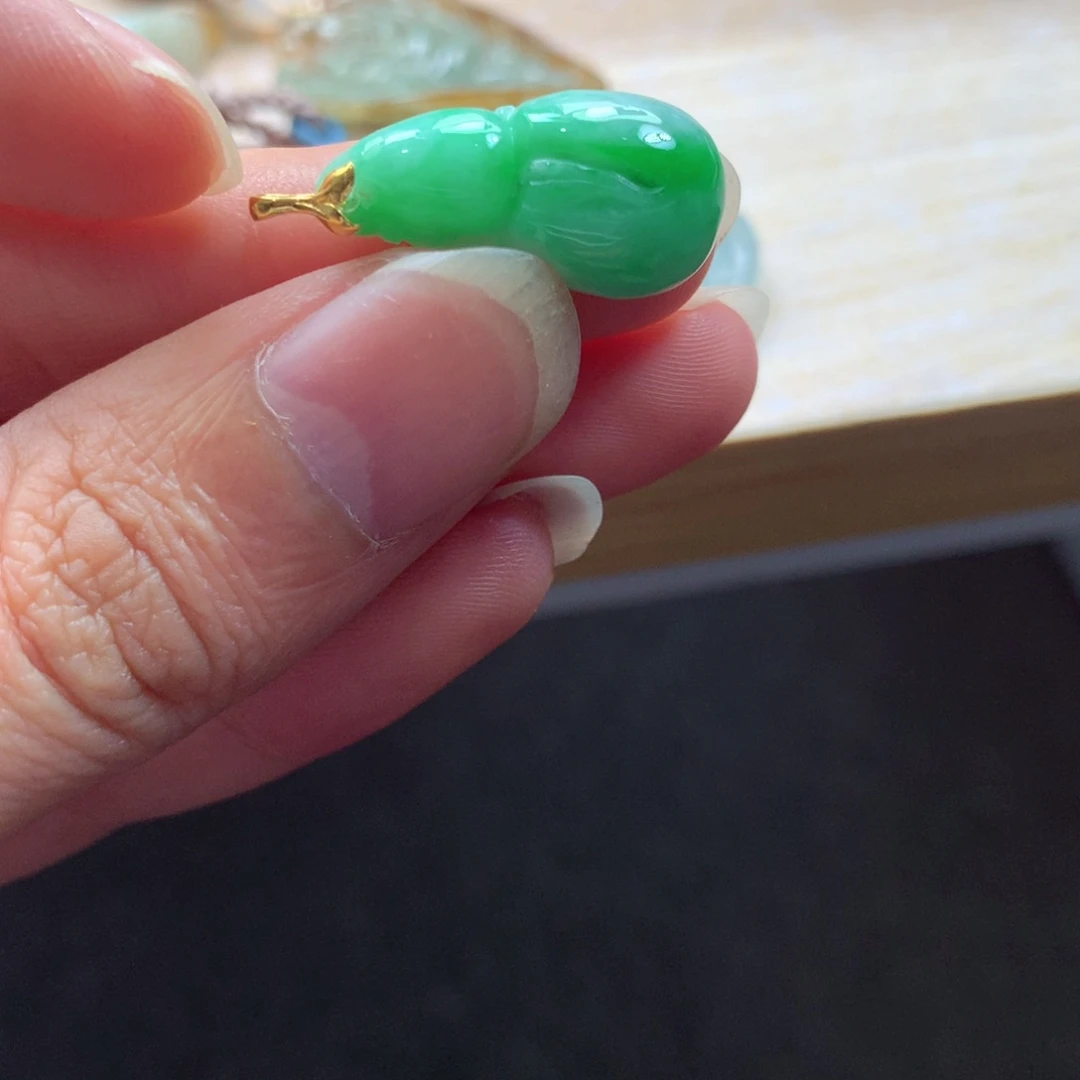 默***涵翡翠18K金镶嵌颈饰吊坠