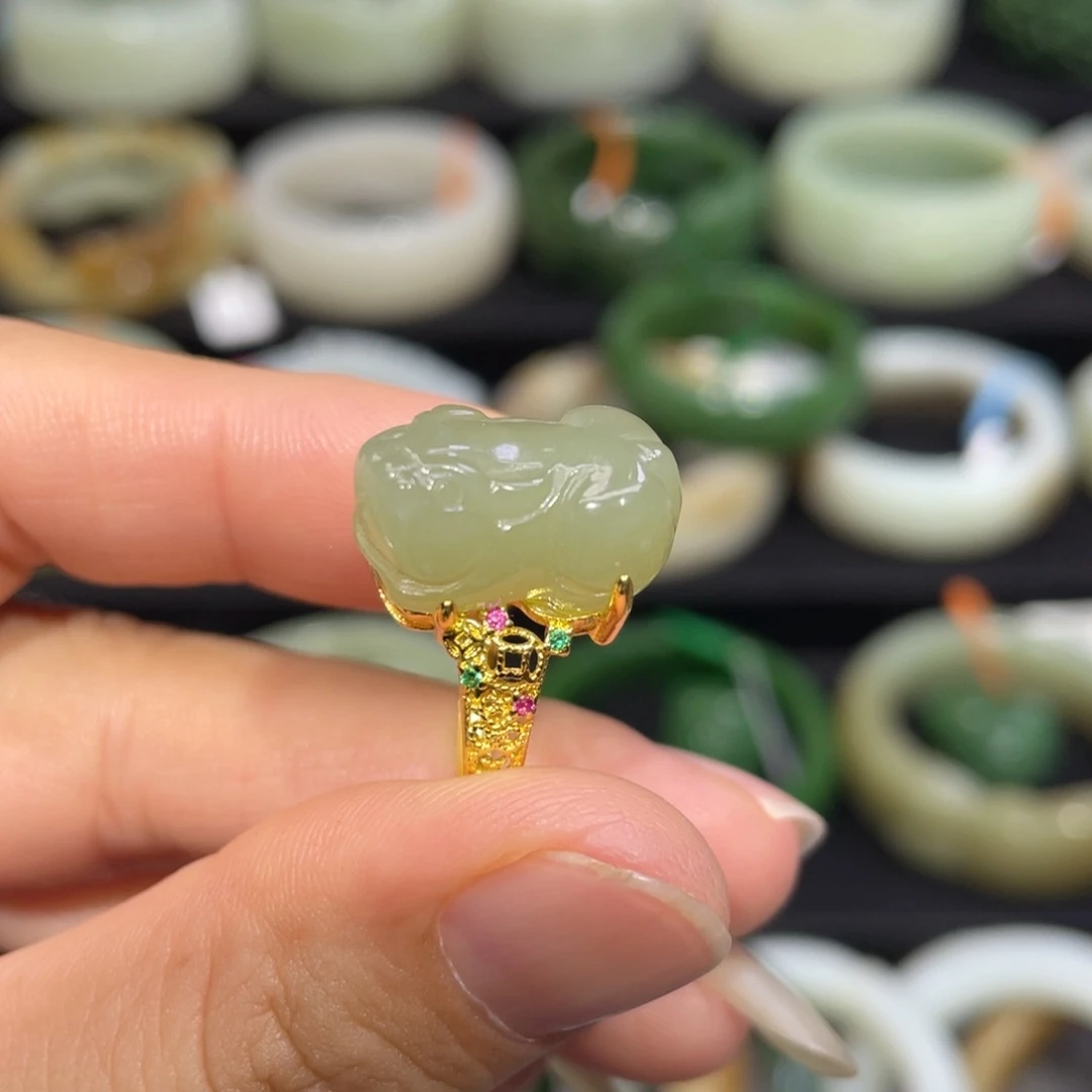 未镶嵌戒指和田玉