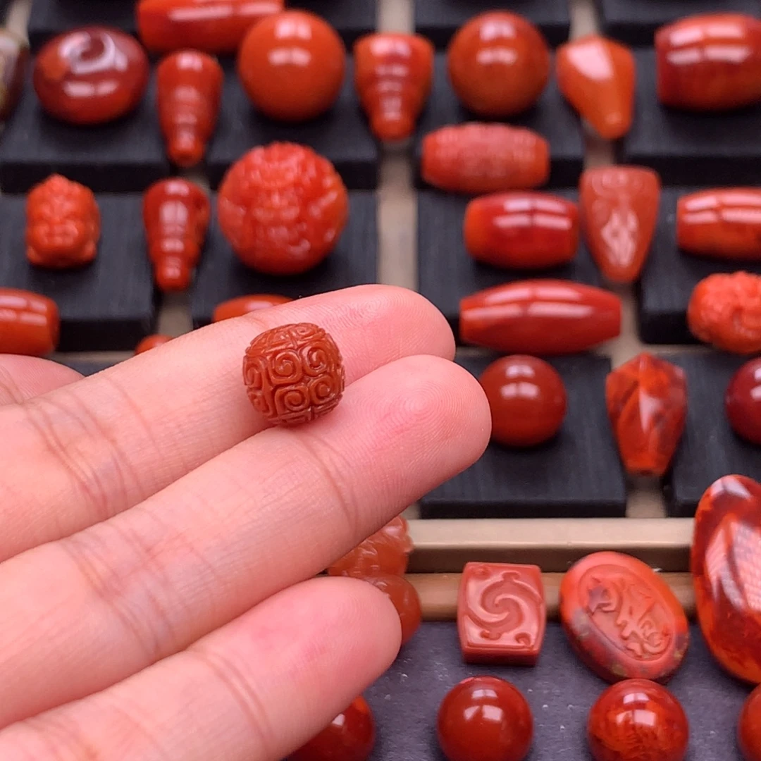 南红玛瑙未镶嵌原矿精工手雕回纹老型9.8mm
