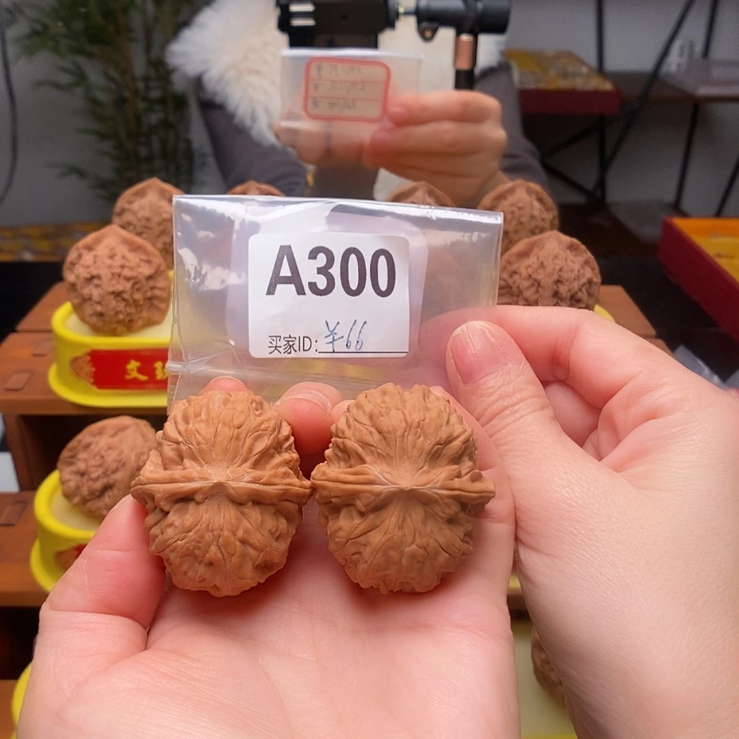 文玩核桃吊坠黄松峪40