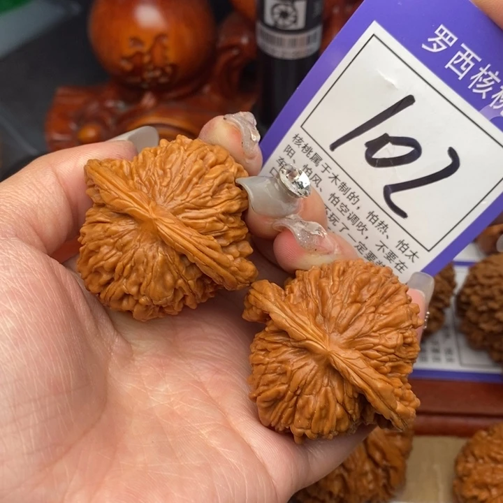 桃核吊坠43四座楼102号牌