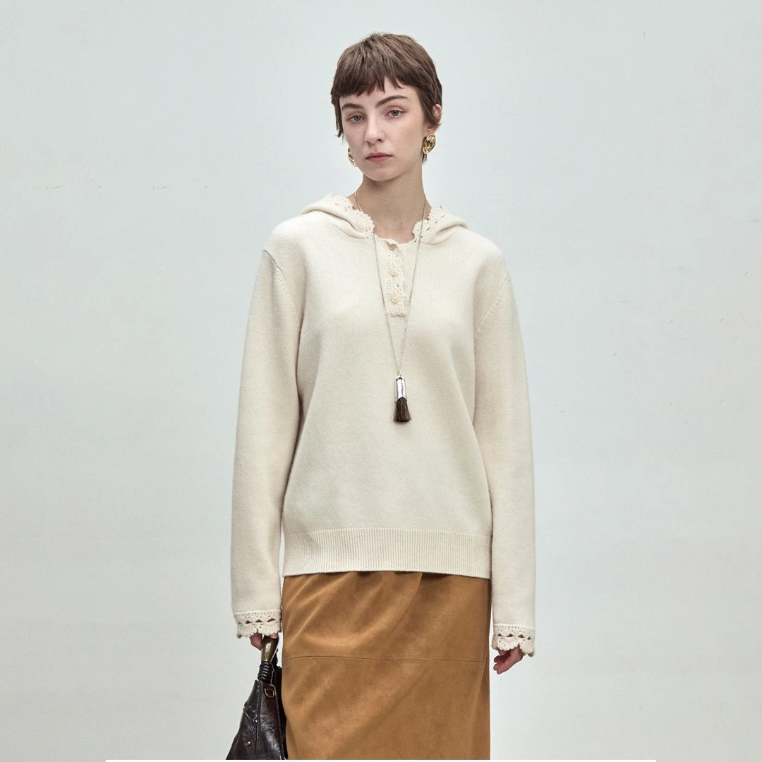 BLUEWEDIAN2025冬季新品时尚直身廓形软糯亲肤连帽钩针毛衣上衣女