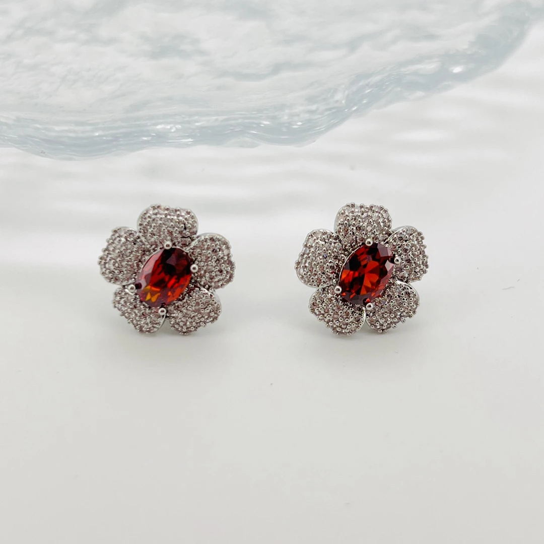 0250 气质百搭小花朵耳钉