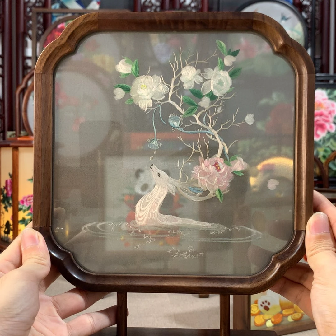 木精品苏绣实木摆件
