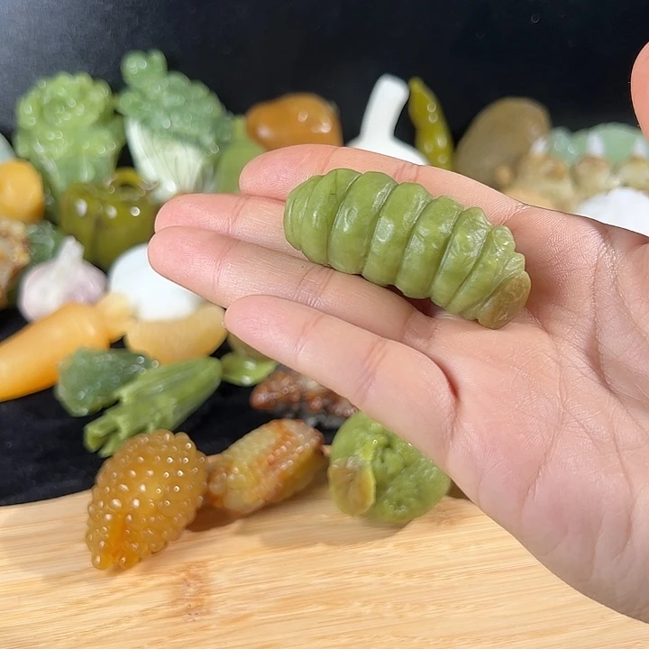蛇纹石玉未镶嵌珠宝奇石