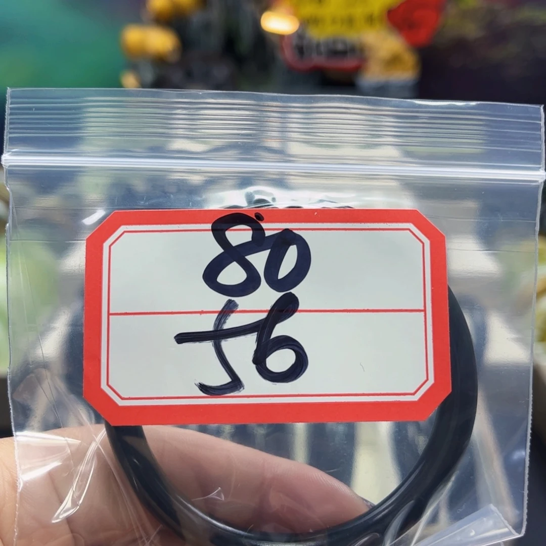 劉****和田玉未镶嵌手镯