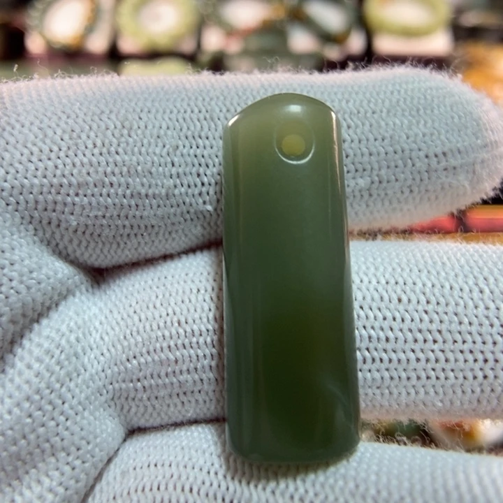 吊坠(赠链)未镶嵌岫岩老玉（透闪石质玉）