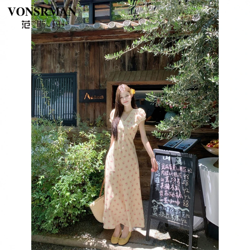 碎花收腰连衣裙多巴胺女夏季2025新款度假风海边沙滩裙巨好看裙子