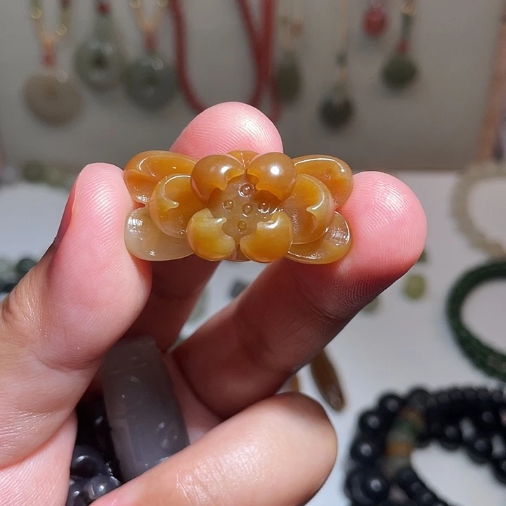 颈饰未镶嵌和田玉（糖玉）