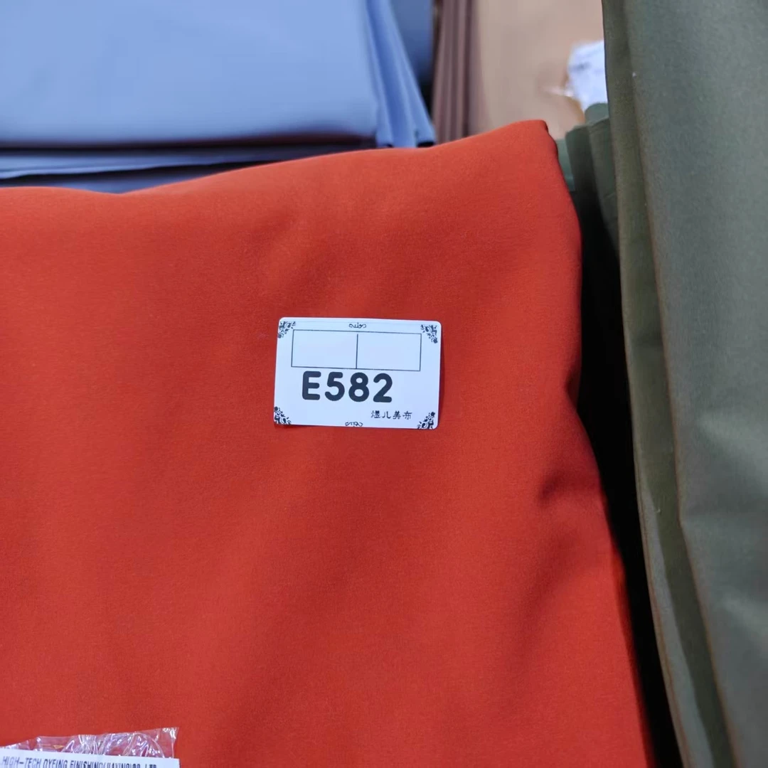 582沙壤橙色小乐暖壳加绒冲锋衣布