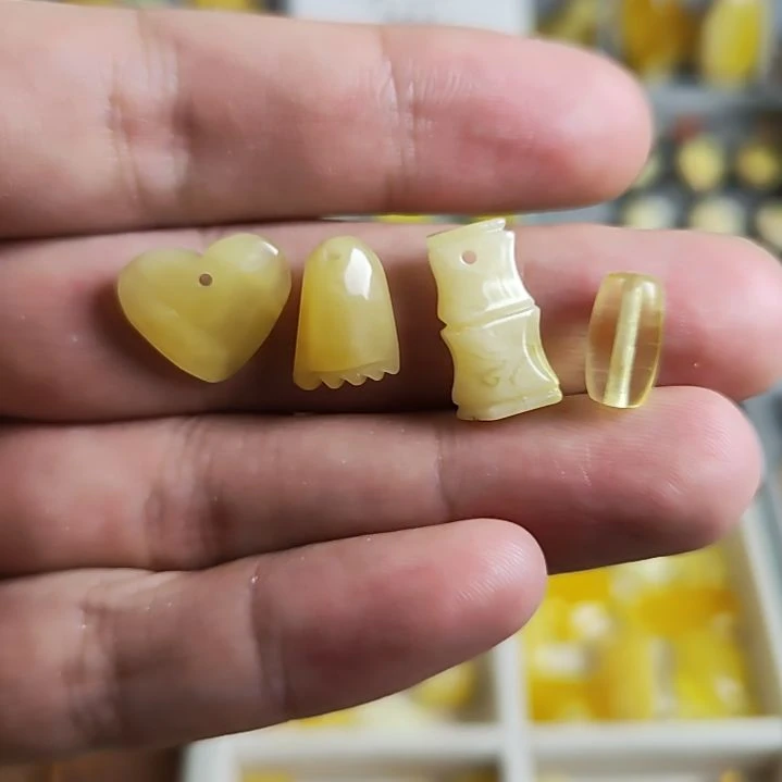 未镶嵌琥珀裸石4个一起