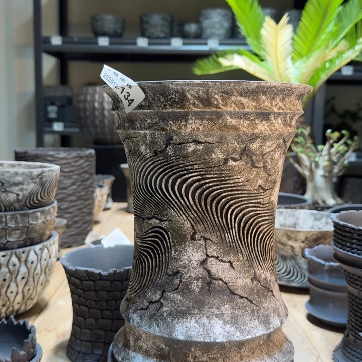 瑕疵内口18高25.5黑陶无釉