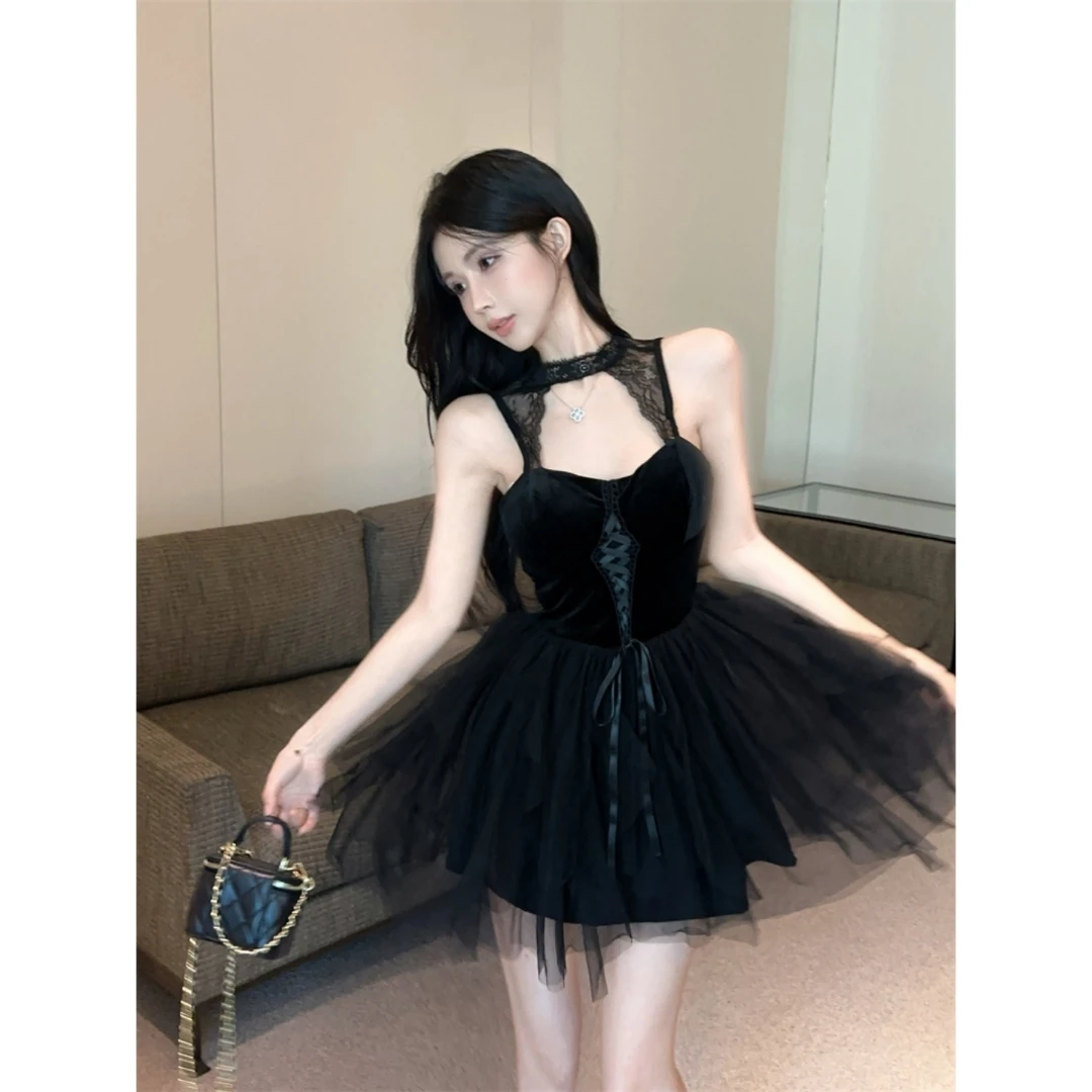 纯欲性感甜辣气质设计感挂脖蕾丝丝绒吊带连衣裙女显瘦蛋糕蓬蓬裙