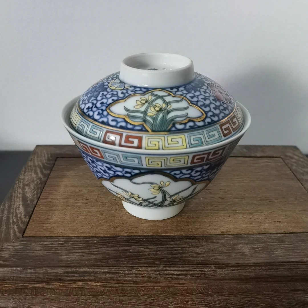 青花斗彩开窗两财盖碗