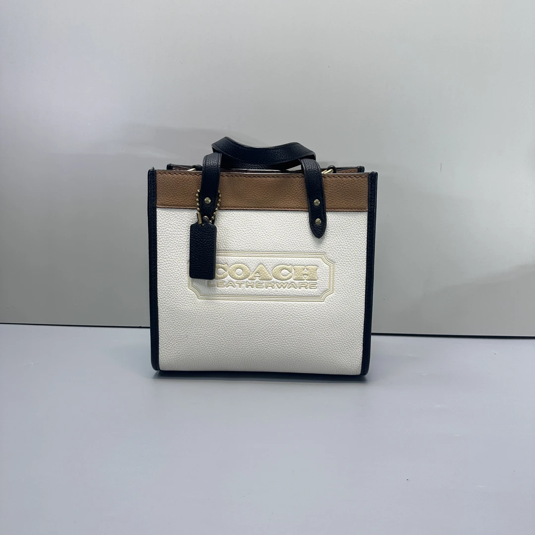 95新 COACH/蔻驰 field22白拼黑棕小方托 22*20*11cmE030417