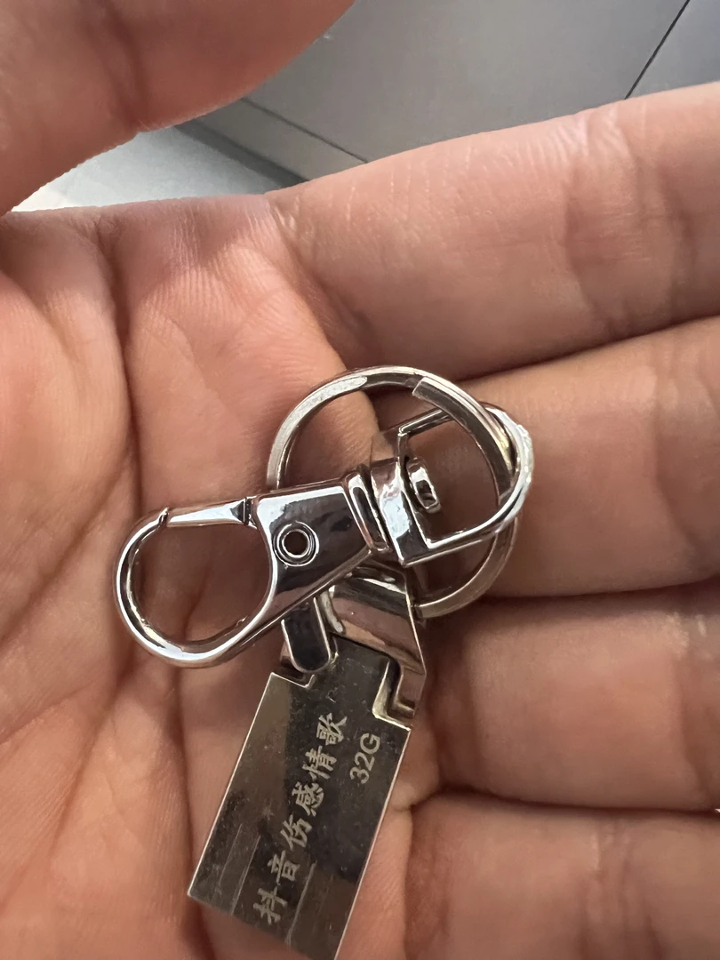 【2025新款】钥匙扣赠送优盘400首歌曲200视频 即插即用 黑胶芯片