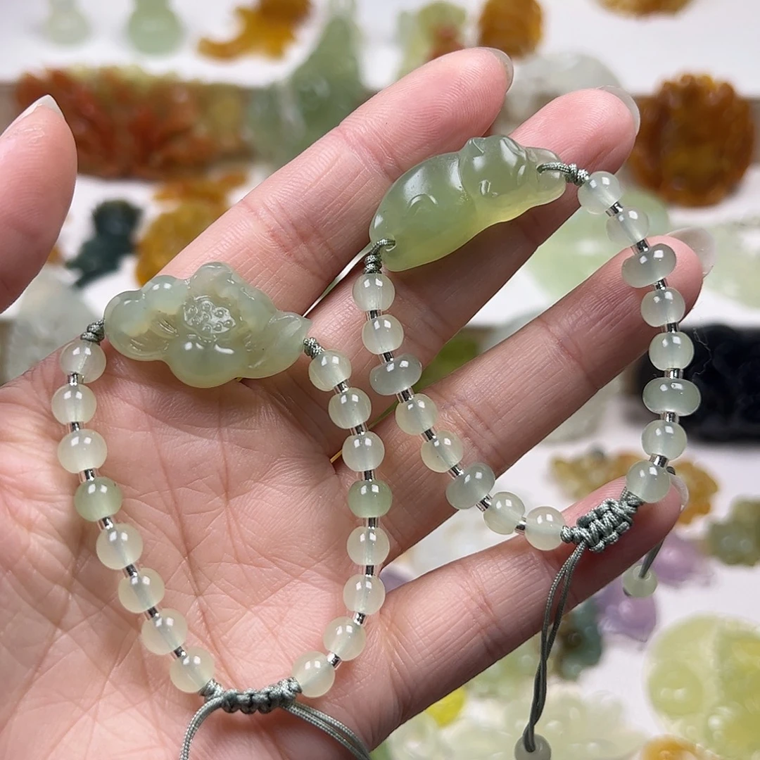 蛇纹石玉未镶嵌颈饰