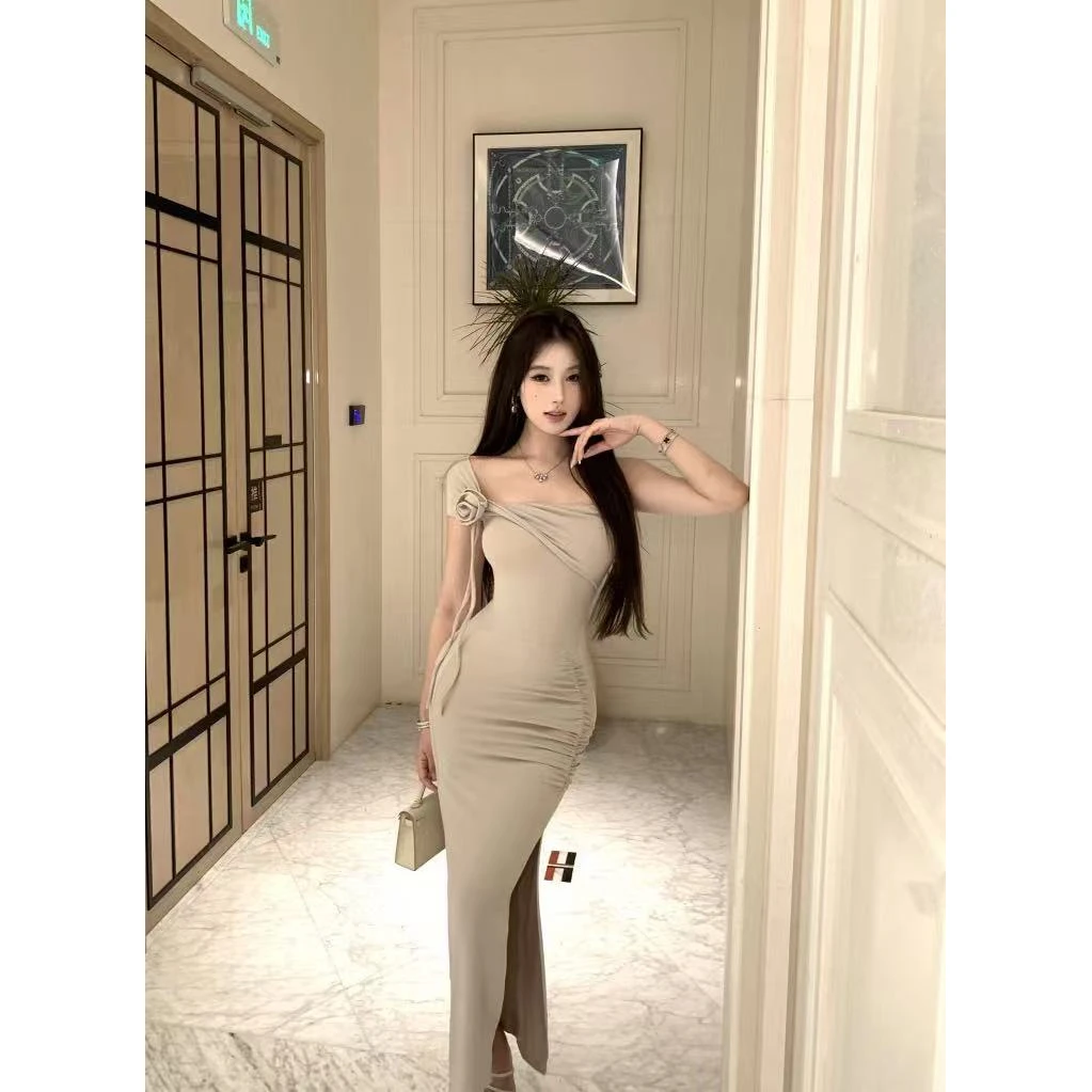 纯色斜肩淑女风针织侧开叉连衣裙长款