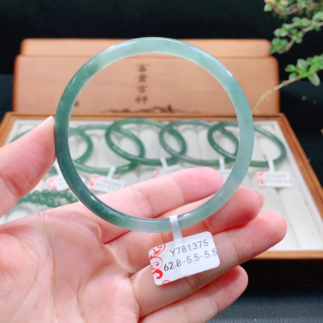 翡翠手镯（圆镯）未镶嵌