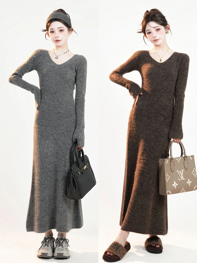 灰色v领针织连衣裙子女秋冬季2025新款高级感内搭打底毛衣裙长裙