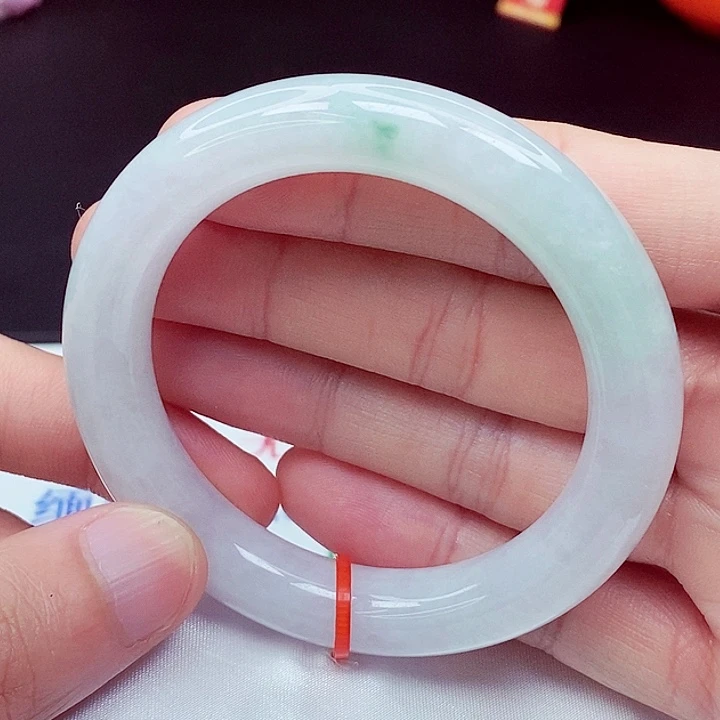 翡翠手镯未镶嵌55圈