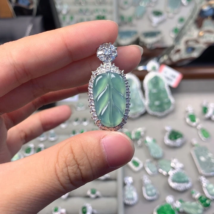 翡翠未镶嵌颈饰吊坠