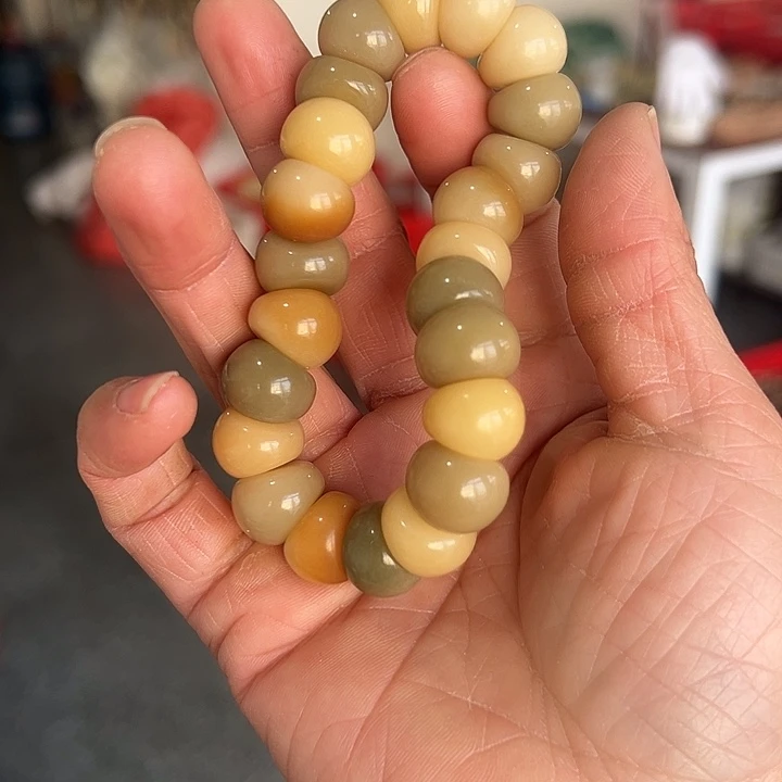 白玉菩提吊坠14卡浅色蒜瓣