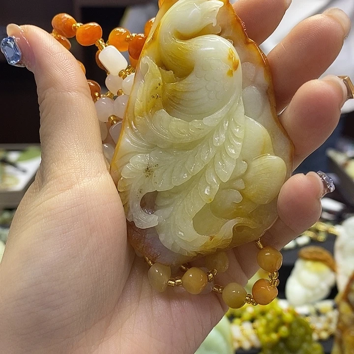 蛇纹石玉未镶嵌颈饰