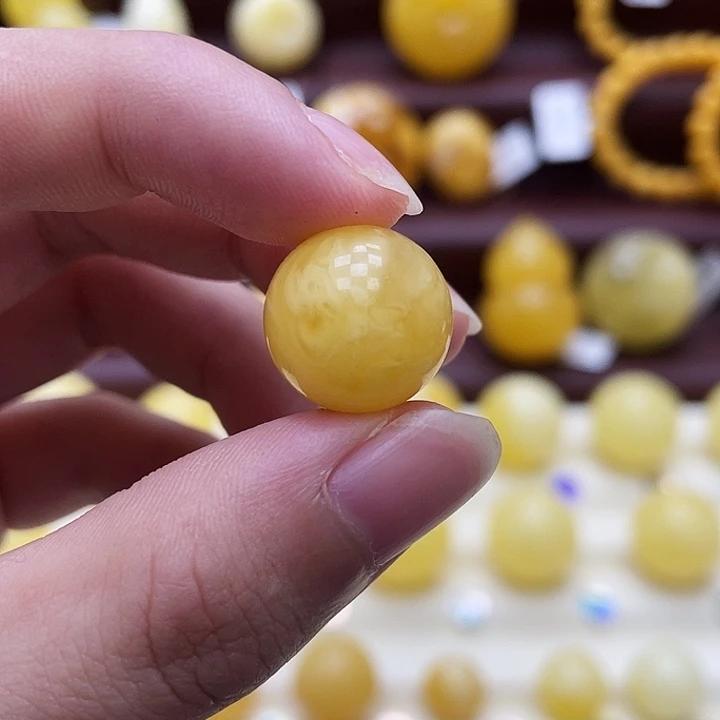 琥珀未镶嵌裸石14.9mm 瑕