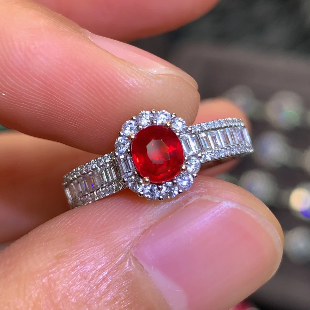 戒指18K金镶嵌红宝石